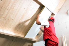 Hellend dak isoleren